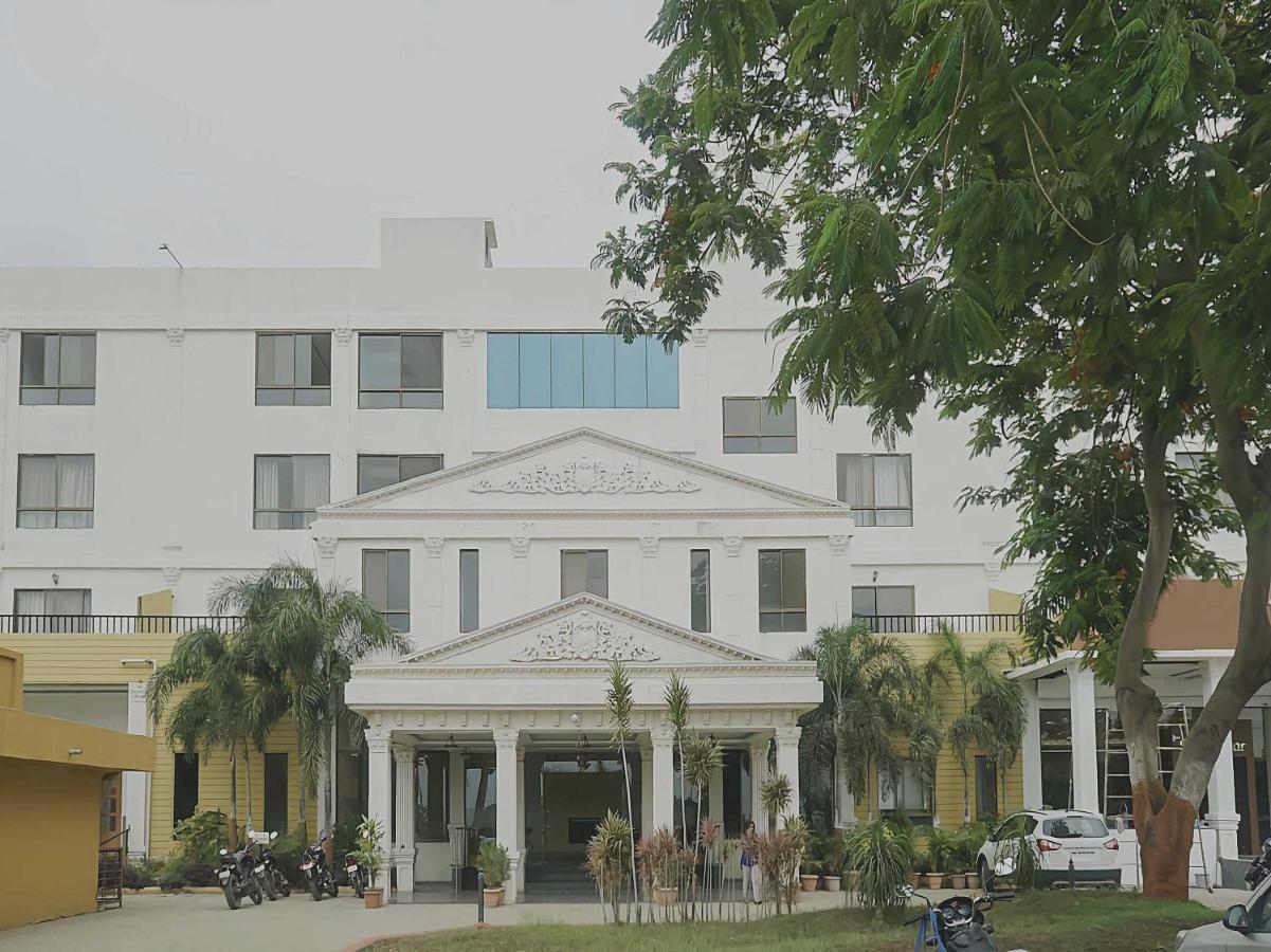 Collection O Sanskruti Resort شيردي المظهر الخارجي الصورة